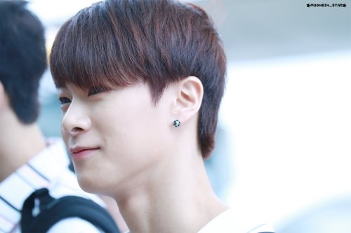 with-astro:   © 문빈스타 | Do not edit