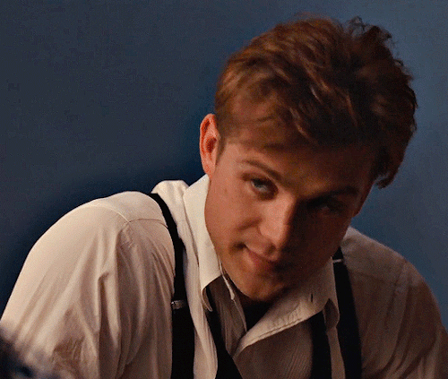 Leo Woodall As Dexter Mayhew One Day (2024), S01E01