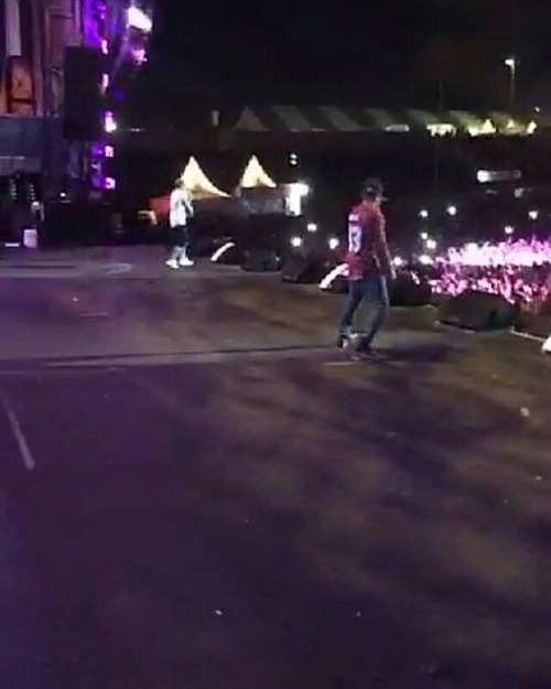 imrapgod:  King Mathers - 12/03/2016 Lollapalooza  OMG!! I WAS THERE. I STILL DONT BELIEVE I SAW EMINEM IN PERSON SINGING ON THE STAGE ALMOST IN FRONT OF ME.