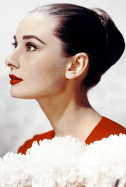 vintagegal:  Audrey Hepburn photographed by Wallace Seawell c. 1959 