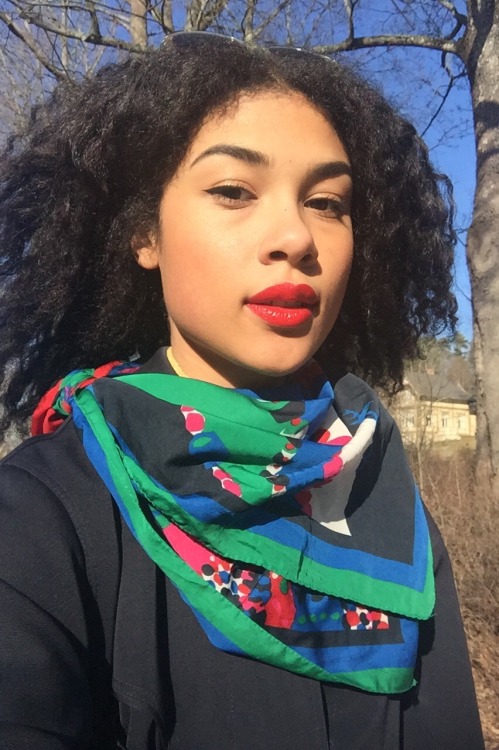 flickerman:flickerman:i spent a good half hour trying to take a selfie in the sun, with no luck, and