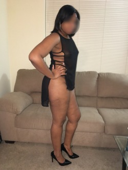 salntandslnner: Love having the gorgeous lady of @ablackthot back with us with this sexy submission for Pumps Tuesday. Thanks for letting me feature you! 😘👠👠😘