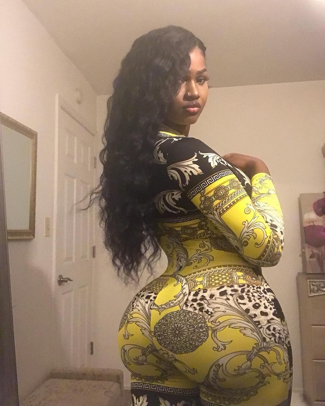 lukecage777: intimatehoneys:   @iamleahsimone    Oooweeee 