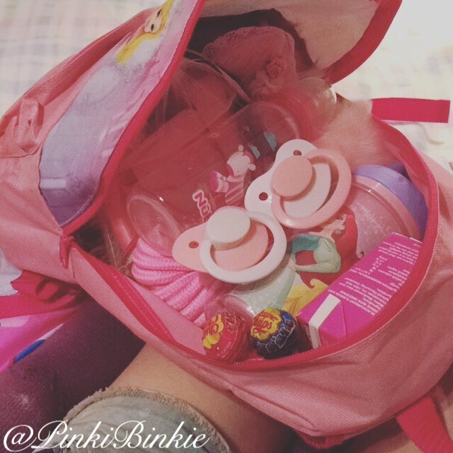 pinkibinkie:  All packed up for seeing my little friend and her daddy🙊💕 