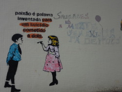 olheosmuros:  Paixão é palavra inventada Brasília, DF. Foto enviada por Alice Chaves.