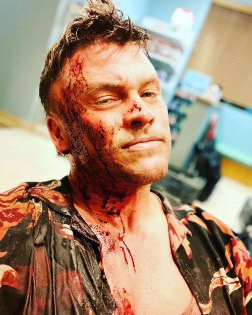 Repost @hemsworthluke#fakeblood #bloody #lukehemsworth #behindthesceneshttps://www.instagram.com