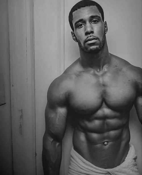 luvphattazz:  checkmycredentials:  #checkmycredentials  Sexy AF he is…………………. 