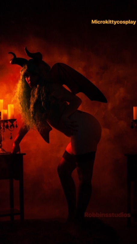 microkittycosplay:  Halloween is my favorite time of year, last year, I was bummed that I didn’t have time to shoot a set for the month, so my photographer and I decided to shoot in friggin August to make sure I had time.  Although I will have time