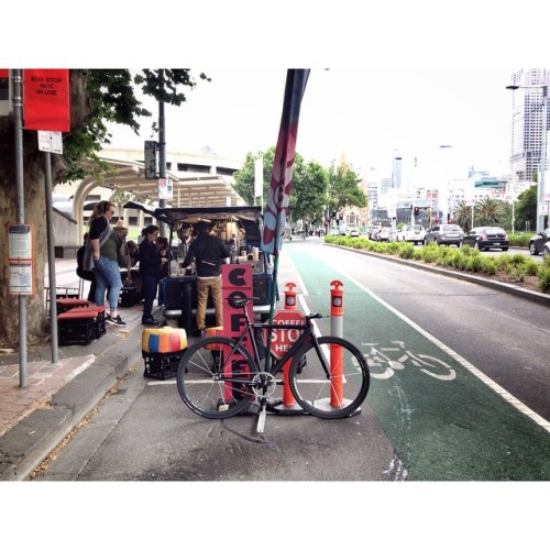 joshemei:  Let your hair out - fixie Fridays #trackbike #fixedgear #messlife #soulkitchen #instacafe