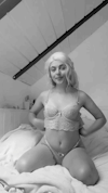 :Follow me and reblog a picture of me for a free nude! (dm a Screenshot) ❤️