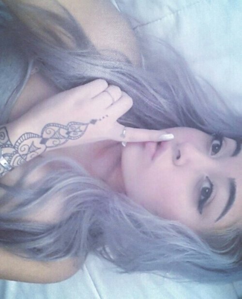 Porn photo yourheartismyheart:  Grey hair. C: 