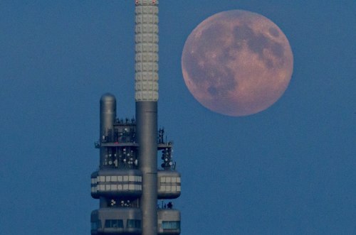 Yesterday&rsquo;s supermoon in Prague / photo by Petr Topič