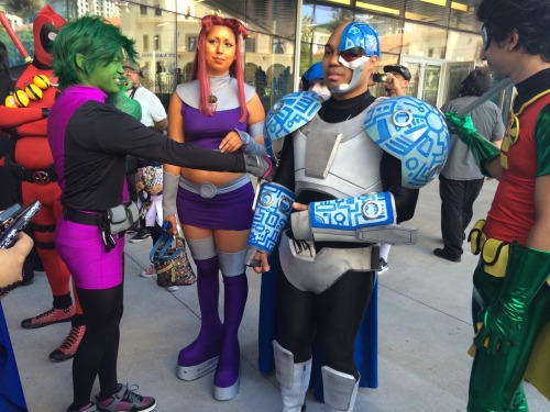 thethespacecoyote: Cool cosplays from today!