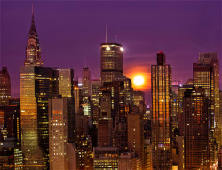 Rare Christmas Day full moon sets in NYC during early morning twilight. by Inga&rsquo;s Angle