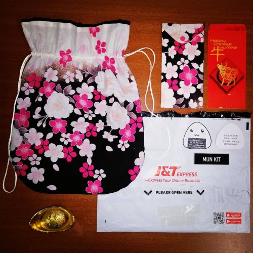 Prizes from @hanfu_newyear online show pre-recording #漢服迎新歲 線上節目的獎品1) Large cloth bag 大布袋2) Handmade