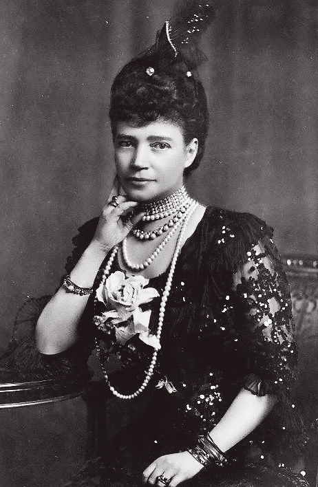 imperial-russia:  Empress Maria Fyodorovna with her sister Alexandra of Wales and