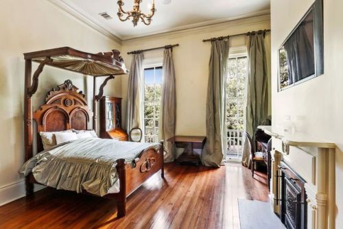 houseblogging: New Orleans, Louisiana 9 beds 11 baths $2,490,000  Wow!