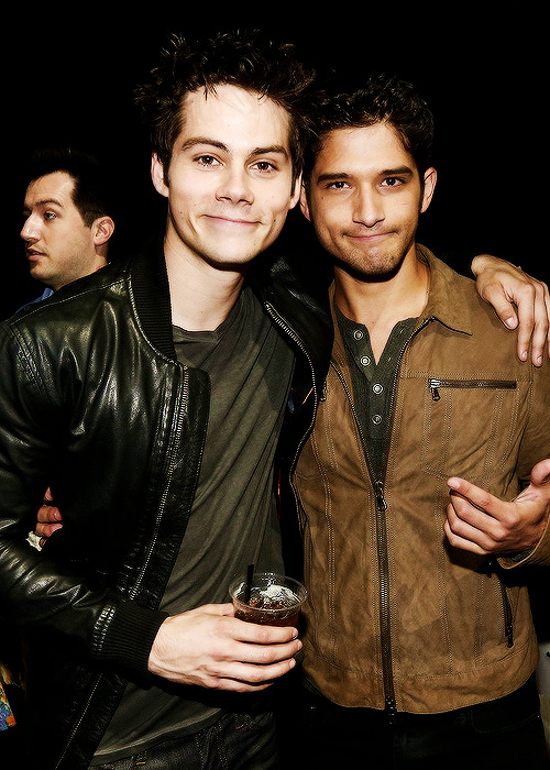 vjbrendan:  http://www.vjbrendan.com/2014/04/dylan-obrien-at-2014-mtv-movie-awards.html