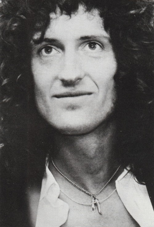 bumholian:Brian May at a press conference during Queen’s first tour to Japan, April, 1975.