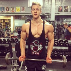 lumbrjax:  Instagram user @attilatothfitness http://ift.tt/1C5fF0r