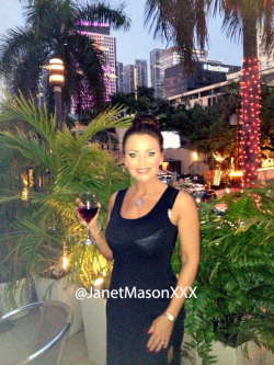 stillvicariouslyenjoyinglife:Janet Mason-Janetexposed