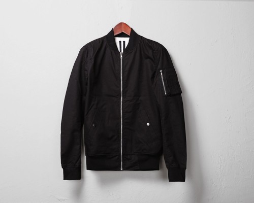 lewisapon:  click here for fashion and shit.