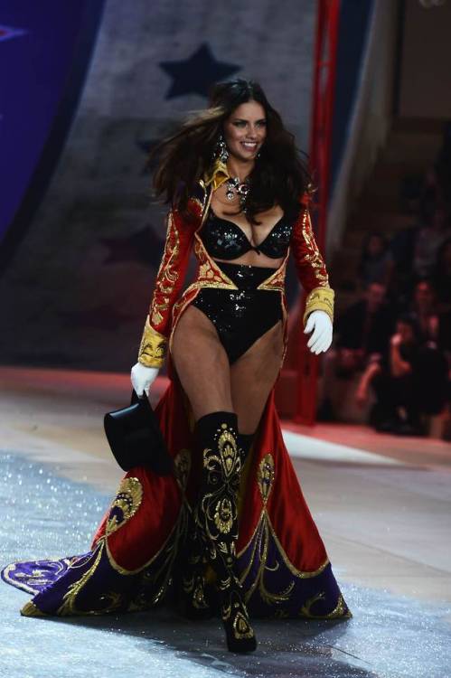 nhlovesadri3:   Adriana Lima opening the vsfs 2012, Circus segment, eight weeks after giving birth to her second daughter Sienna.  