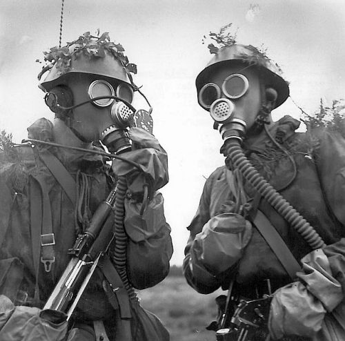 lt-rik - East German troops with gas masks. 1964