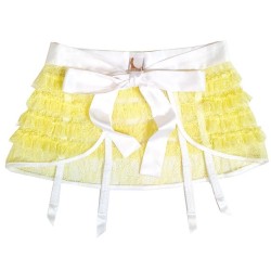 froufroufashionista:  This darling garter