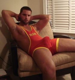 singletman:  hot wrestlers bulge, this is