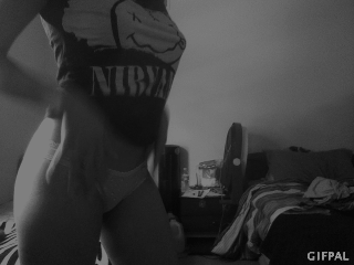 dittletheskittle:  what i’ve been doing for the past 30 minutes. playing. 