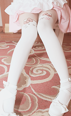 yuffii:  Hello Kitty tights from Tedisu | enter yuffii for a 5% discount  