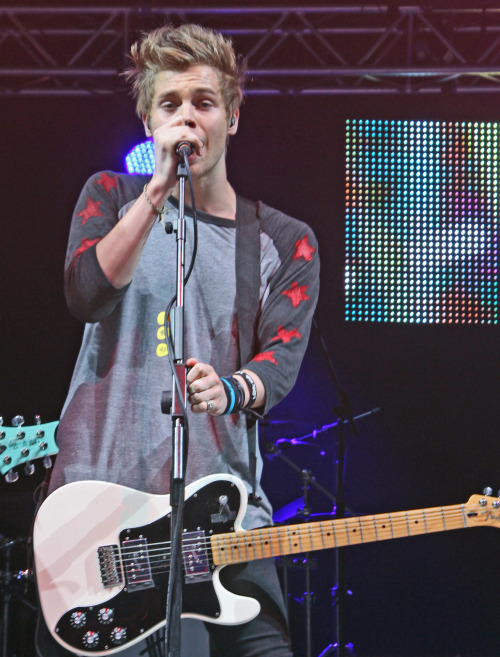 Luke on stage at Key 103 Summer Live - July 17th 2014 - Manchester, UK