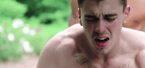 luckydreaming:  spaghetti-noodle:  luckydreaming:  Having a friend scratch your back.