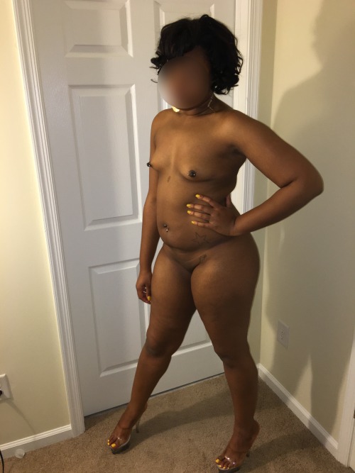 ablackthot:  The type of bitch that will suck your dick and cook you breakfast before 7:30 am.