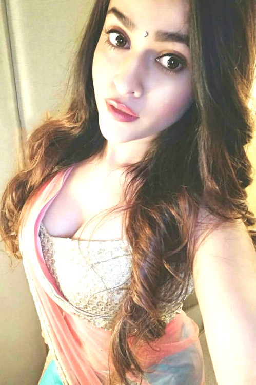 indiangalz:The way saree should be worn!