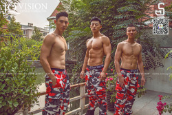 artoffreddieniem-blog:  【冬暖  硕男  三人行】  #内裤广告 #人体素材 北京摄影师微博号：@JQ映画2017 的年终大片 💕 若关心内裤广告的成品信息，可在图中二维码获取  | 男模们没有信息。  我在微博：​​​​