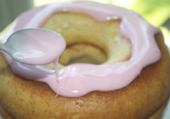 thecakebar:  Giant Donut Cake Tutorial