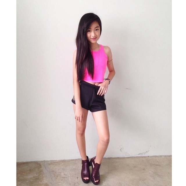 asiancumcollection:  Wow, lot of new followers. Here are more pictures of the girl
