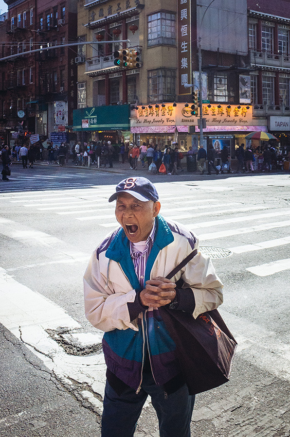 曼哈顿华埠
CHINATOWN
There is nothing quite like China Town.
Loud, noisy, and dirty, China Town represents the real New York.
It is a crush of humanity that is part tourist trap, part strip mall, and part dividing line.
Large crowds, noise, traffic, and...