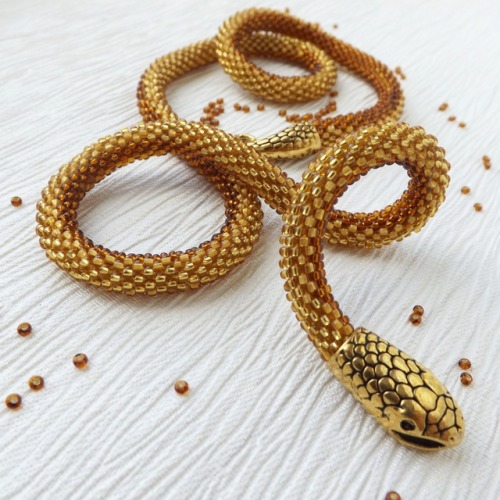 sosuperawesome:Beaded Snake Necklaces and Bracelets, by Foxy Style Jewelry on EtsySee our ‘jewelry’ 