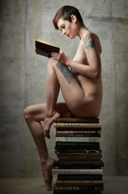 bibliotecaerotica:  Que Bonito es Leer…