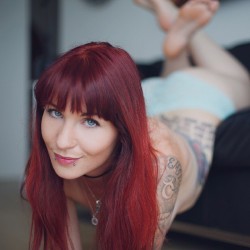 lufaesuicide:3000 followers! Omg!  Welcome new followers! Hows everyone doing?    This is the preview photo from my Blue Velvet set! It will be released in may just before my birthday!  ♡♡   #suicidegirls