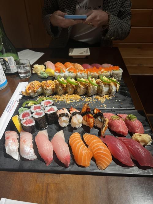 sushioverload:  🤤   Okay but y'all don&rsquo;t UNDERSTAND