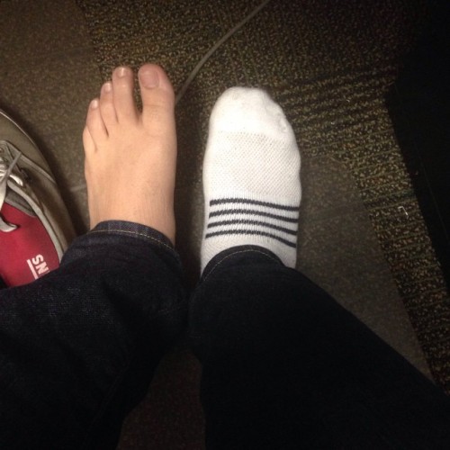 ifeetfetish: Kik me , I wanna see feet .!! feet_2014  #malefeet#malefootfetish#malefootfetishnation#