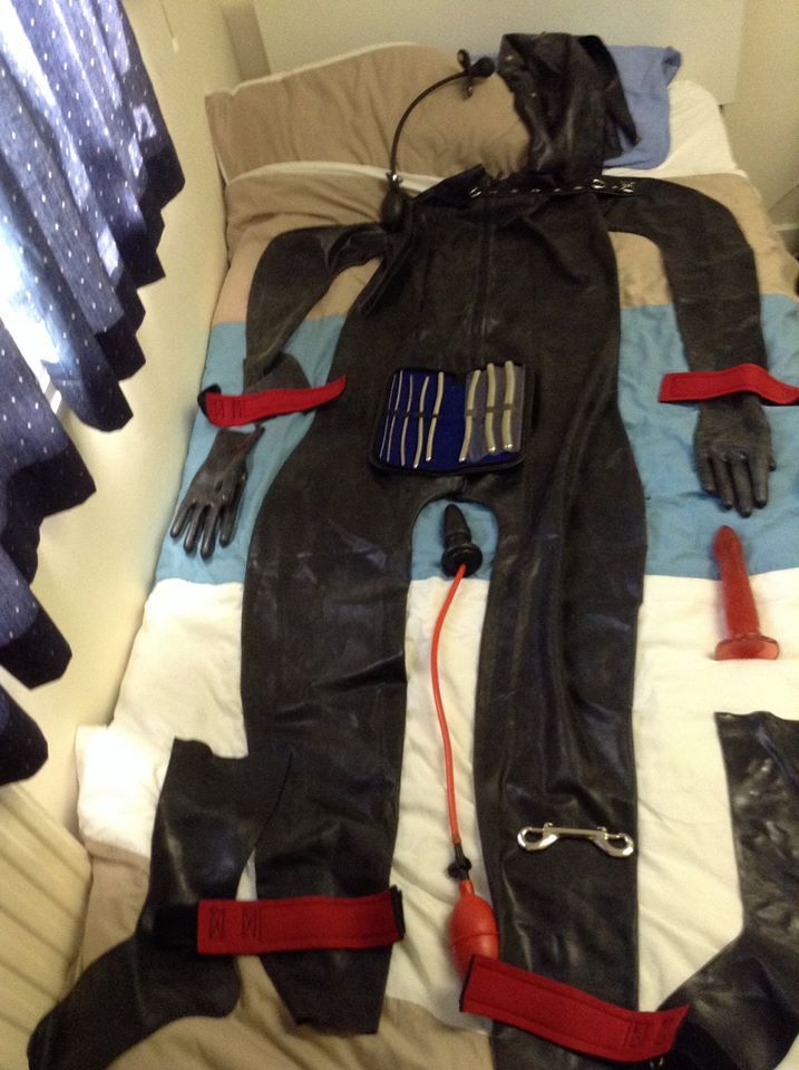 rubbermayhem:  Love to be worked over in that. 