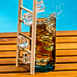 bemoretea:  Dive in with Lipton Iced Tea. #BeMoreTea  I fkn love Tea