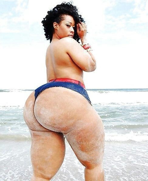 hugebuttocks:  Super thick #hugebutts