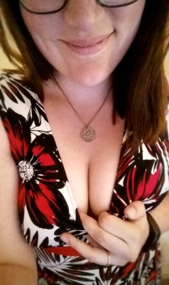 hotdrunklove:  curiouswinekitten2: Happy Cleavage Sunday, Easter edition. Also, Happy Easter!  https://hotdrunklove.tumblr.com  💋💋💋.  Happy easter sweetie! Happy Easter, everyone!