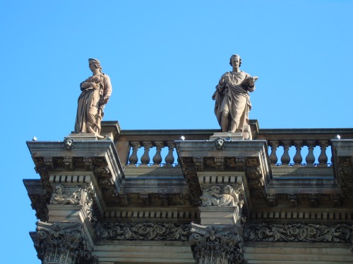 Statues on the former Linen Bank, St. Andrew Square Edinburgh.The building itself was designed by th